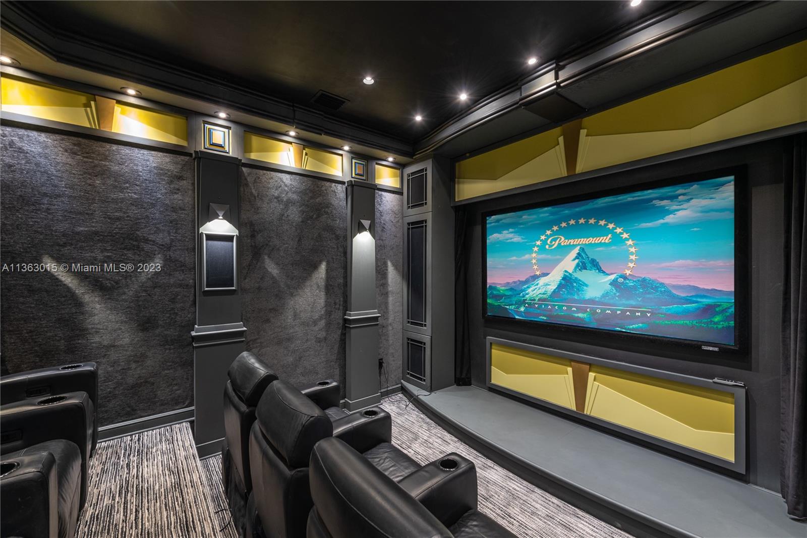 GOLDEN BEACH SEC D - Residential