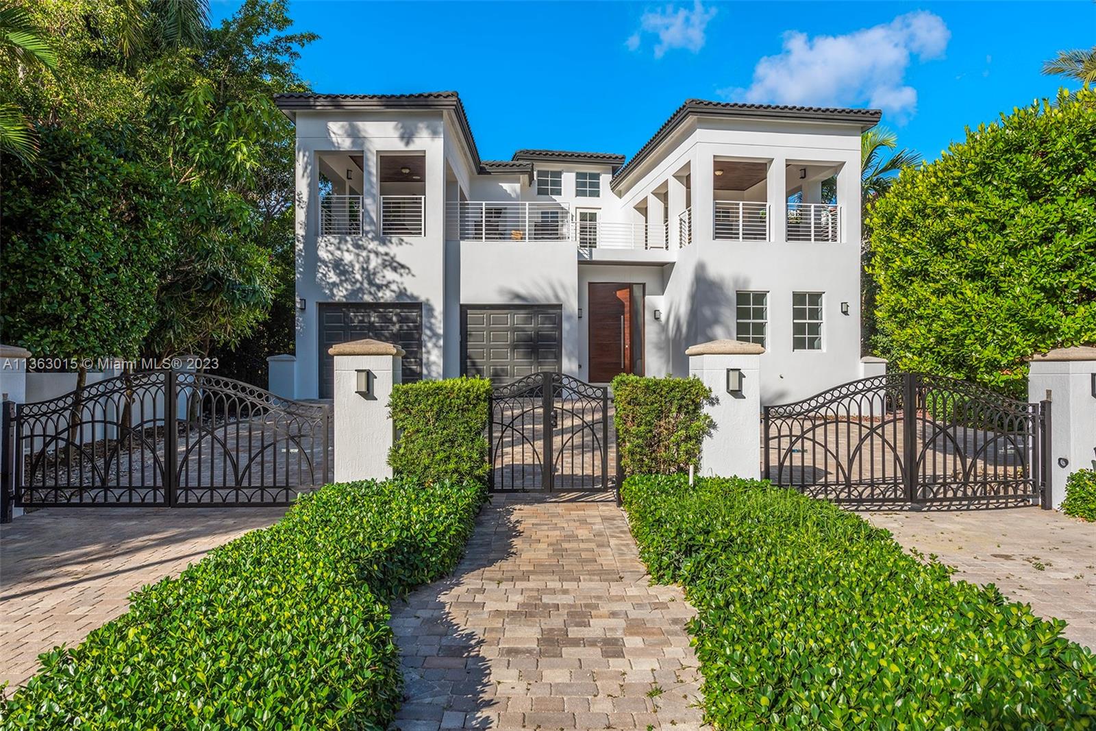 GOLDEN BEACH SEC D - Residential