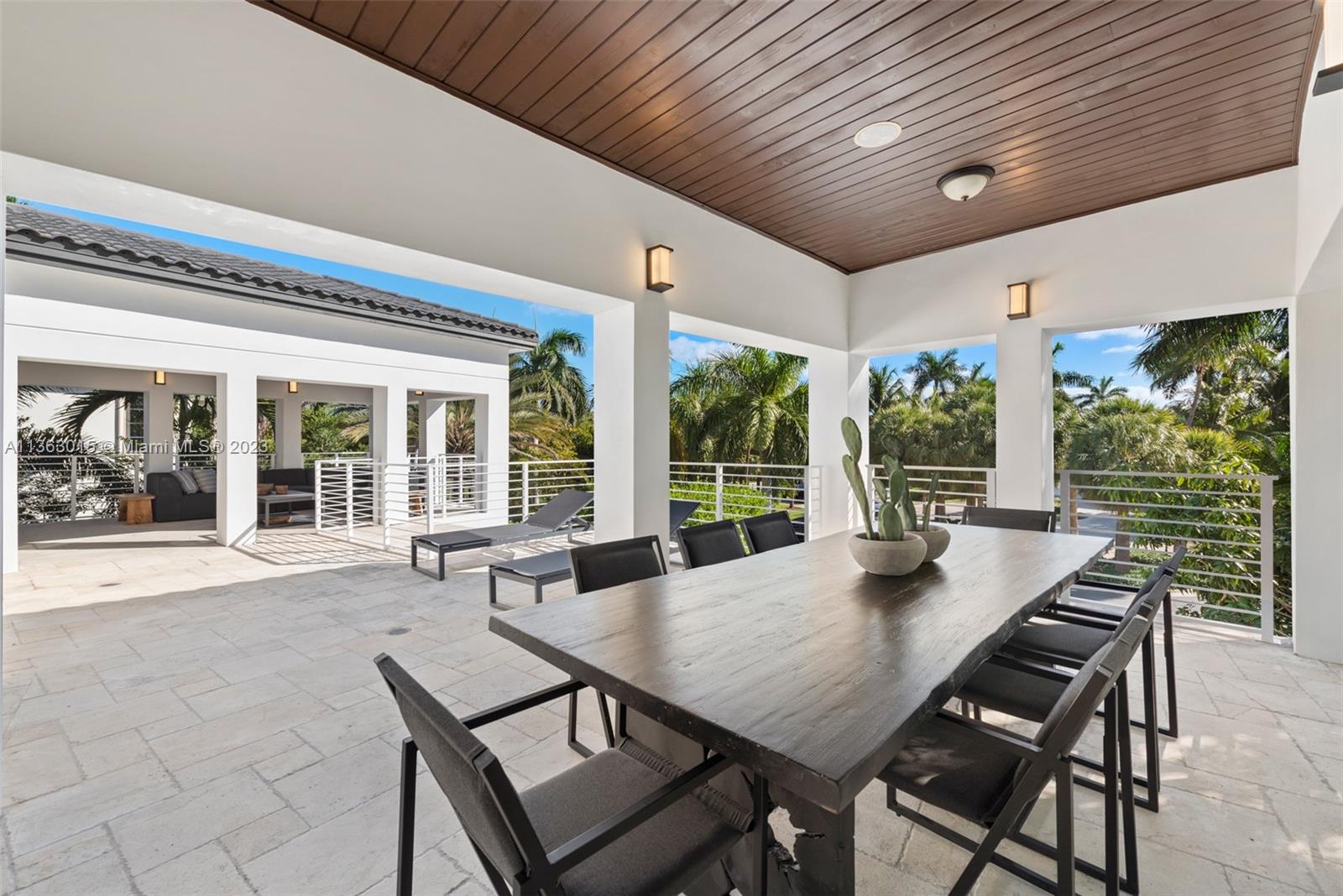 GOLDEN BEACH SEC D - Residential