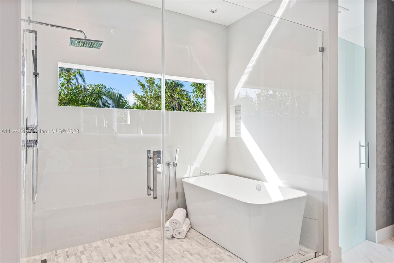 GOLDEN BEACH SEC D - Residential