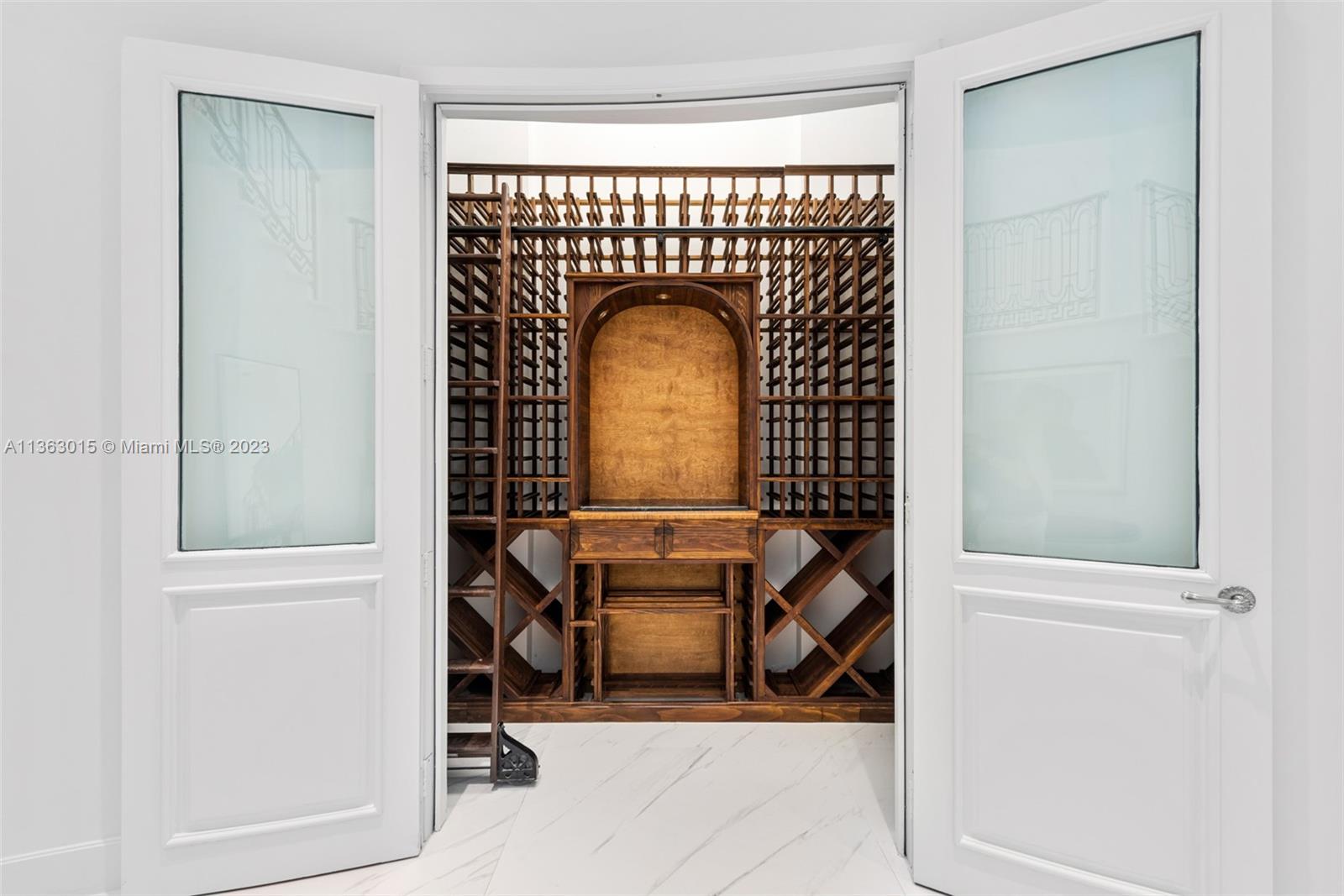 GOLDEN BEACH SEC D - Residential