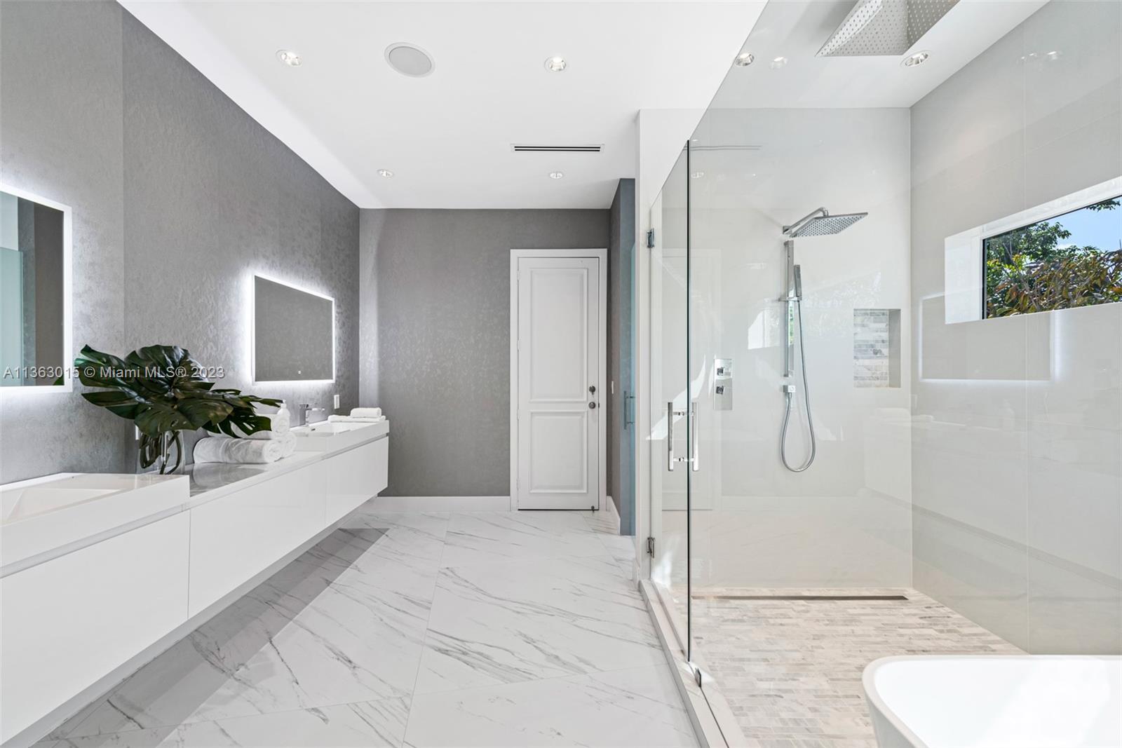 GOLDEN BEACH SEC D - Residential