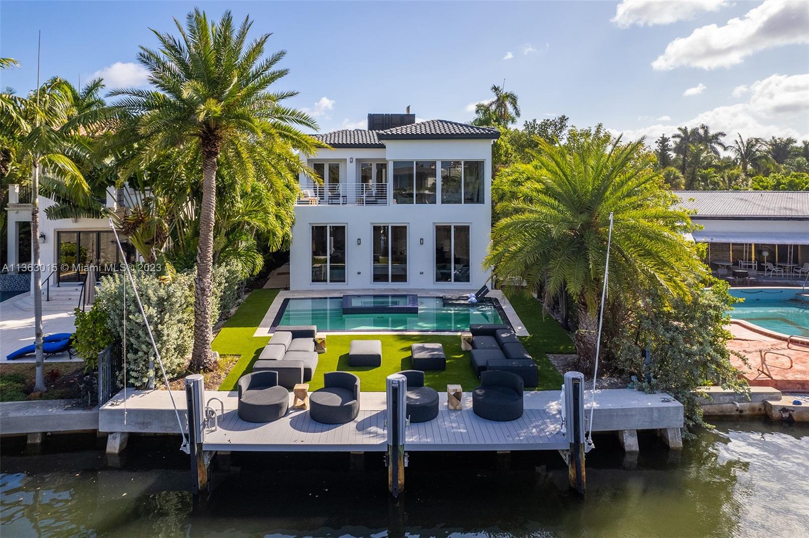 GOLDEN BEACH SEC D - Residential