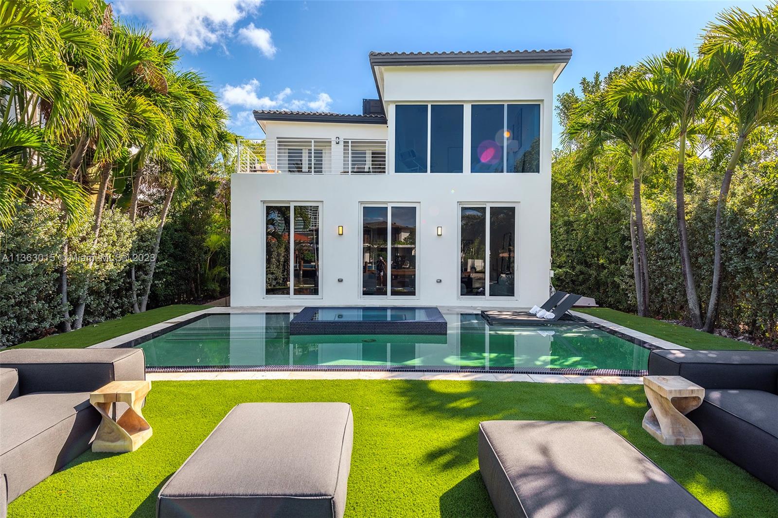 GOLDEN BEACH SEC D - Residential