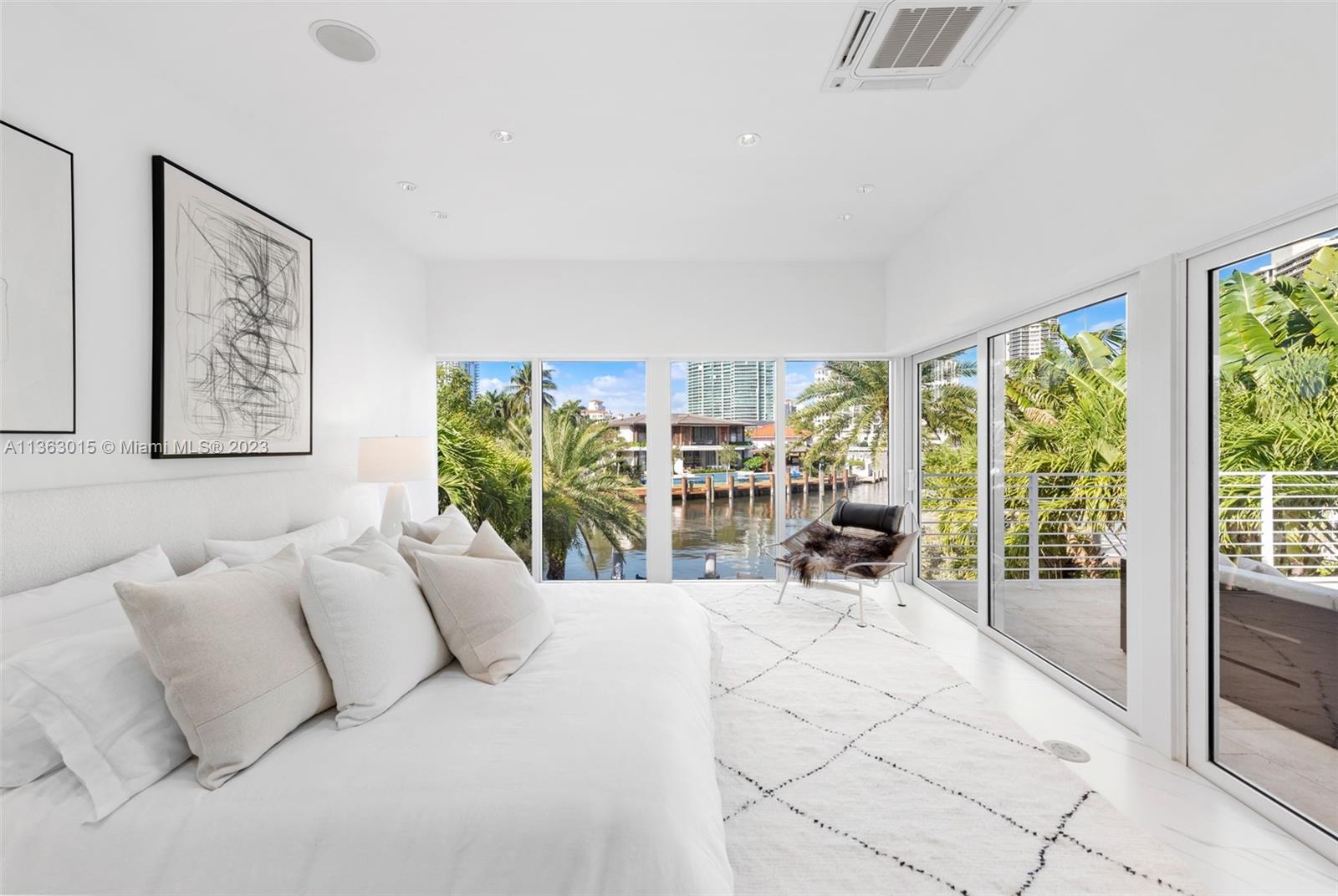 GOLDEN BEACH SEC D - Residential