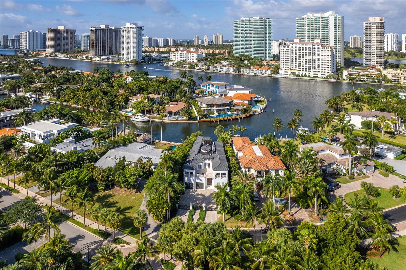 GOLDEN BEACH SEC D - Residential