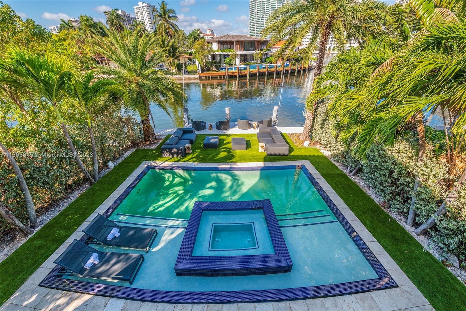 GOLDEN BEACH SEC D - Residential