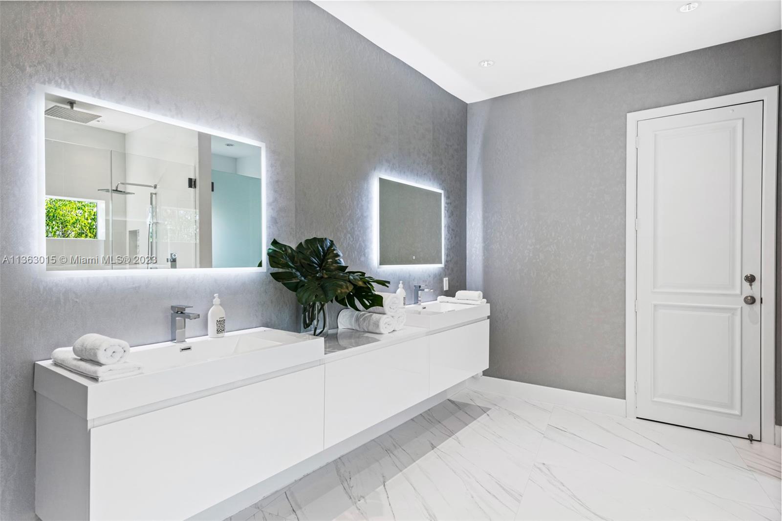 GOLDEN BEACH SEC D - Residential