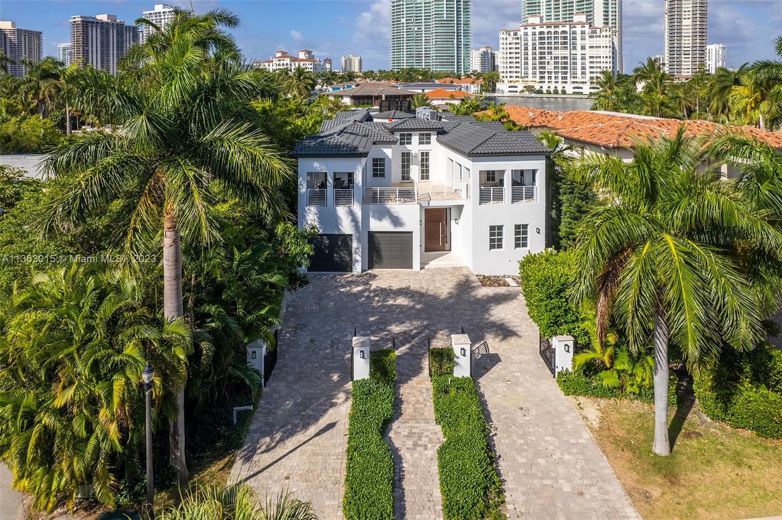 GOLDEN BEACH SEC D - Residential