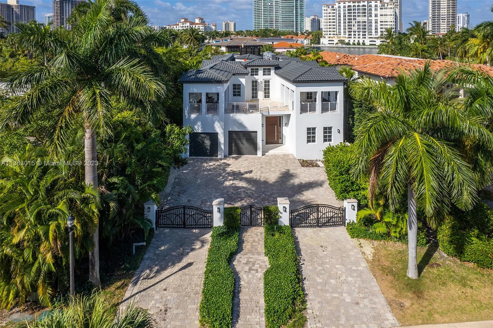 GOLDEN BEACH SEC D - Residential