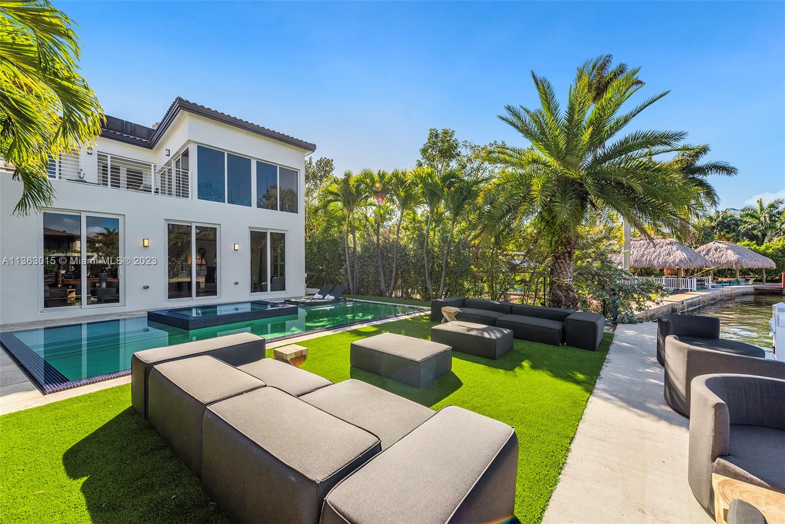 GOLDEN BEACH SEC D - Residential