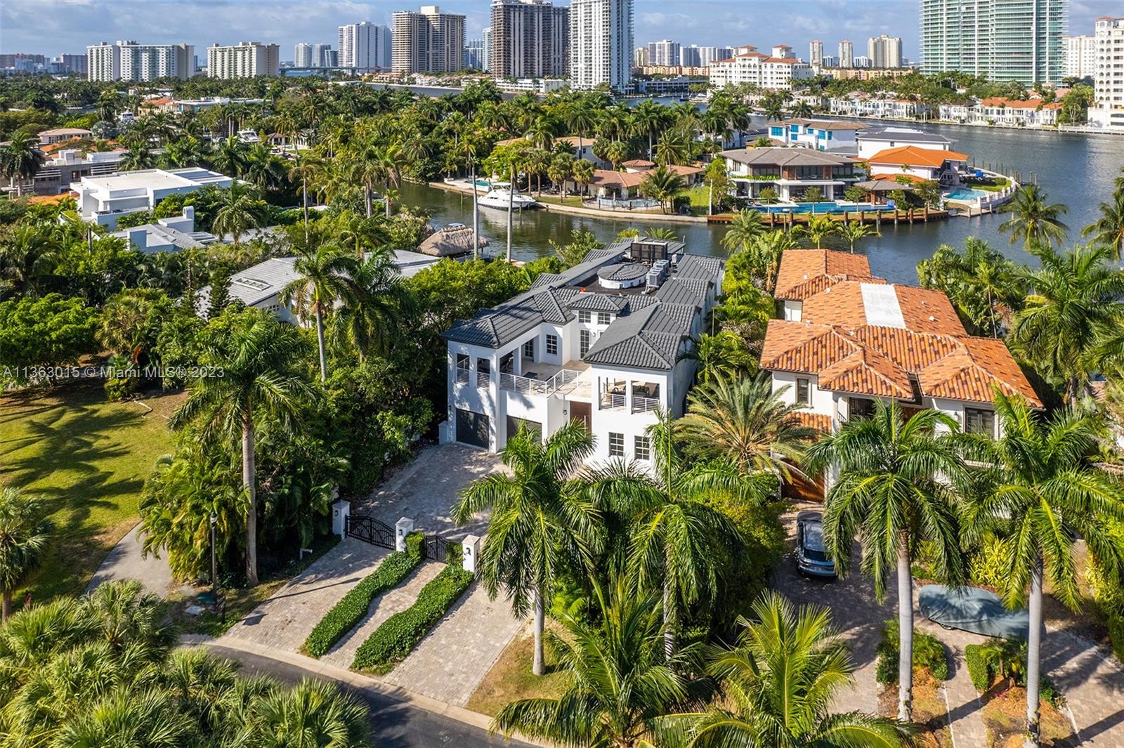 GOLDEN BEACH SEC D - Residential