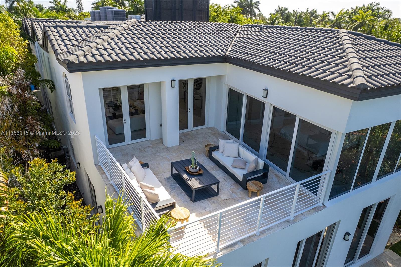 GOLDEN BEACH SEC D - Residential