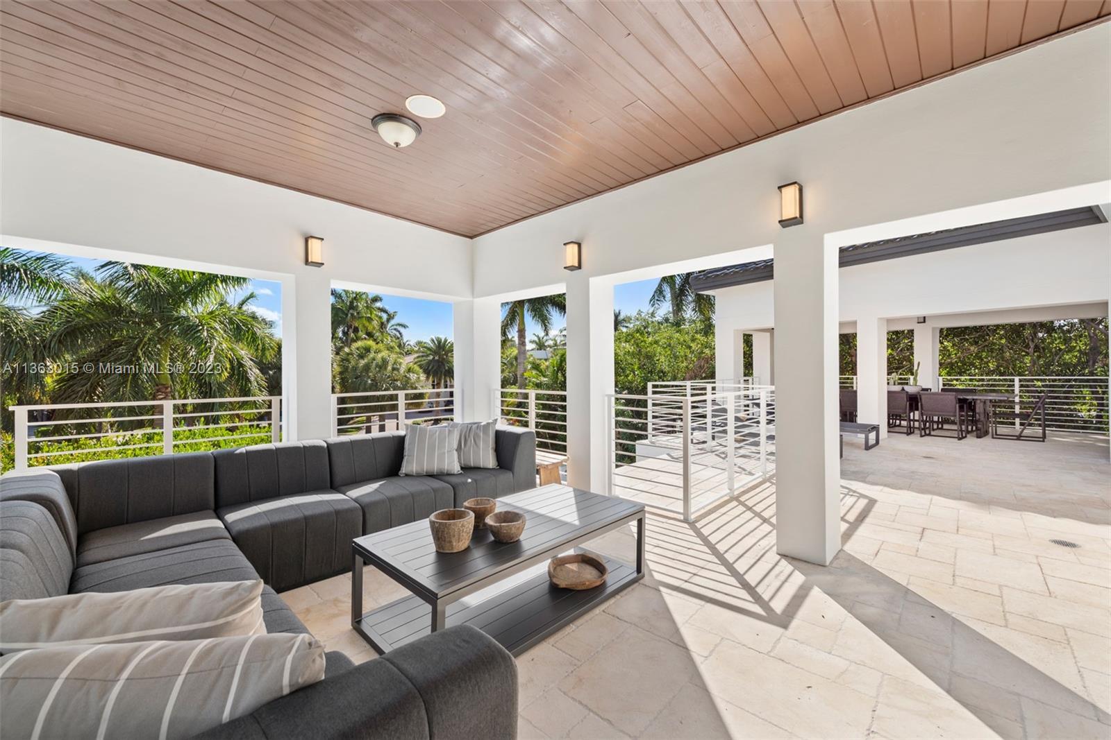 GOLDEN BEACH SEC D - Residential