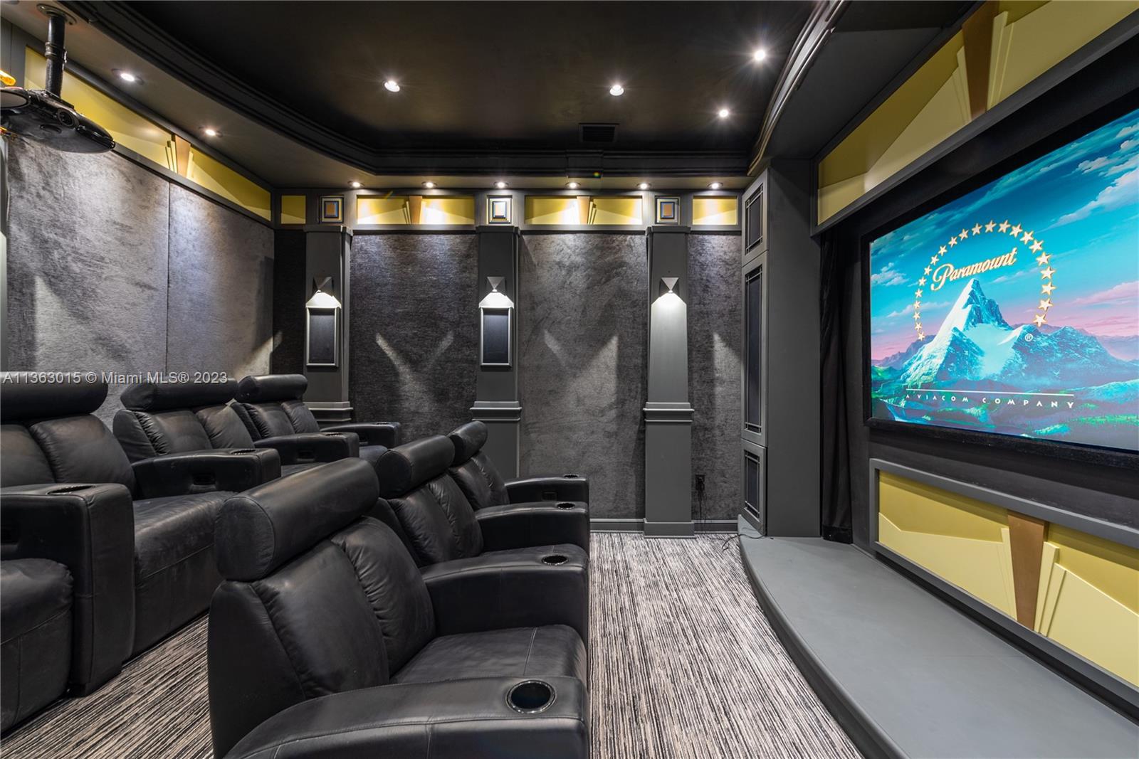 GOLDEN BEACH SEC D - Residential