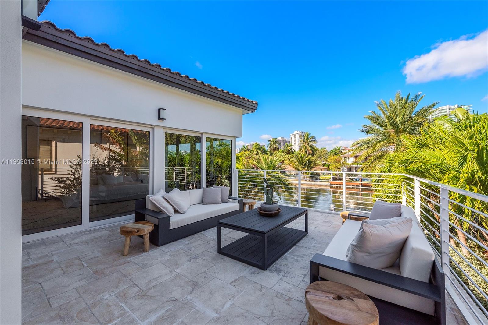 GOLDEN BEACH SEC D - Residential