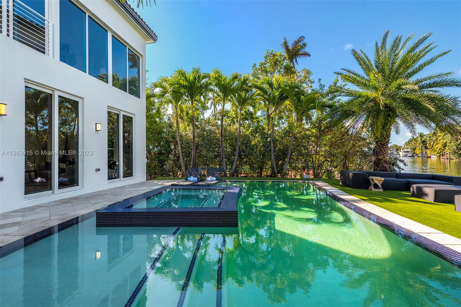 GOLDEN BEACH SEC D - Residential