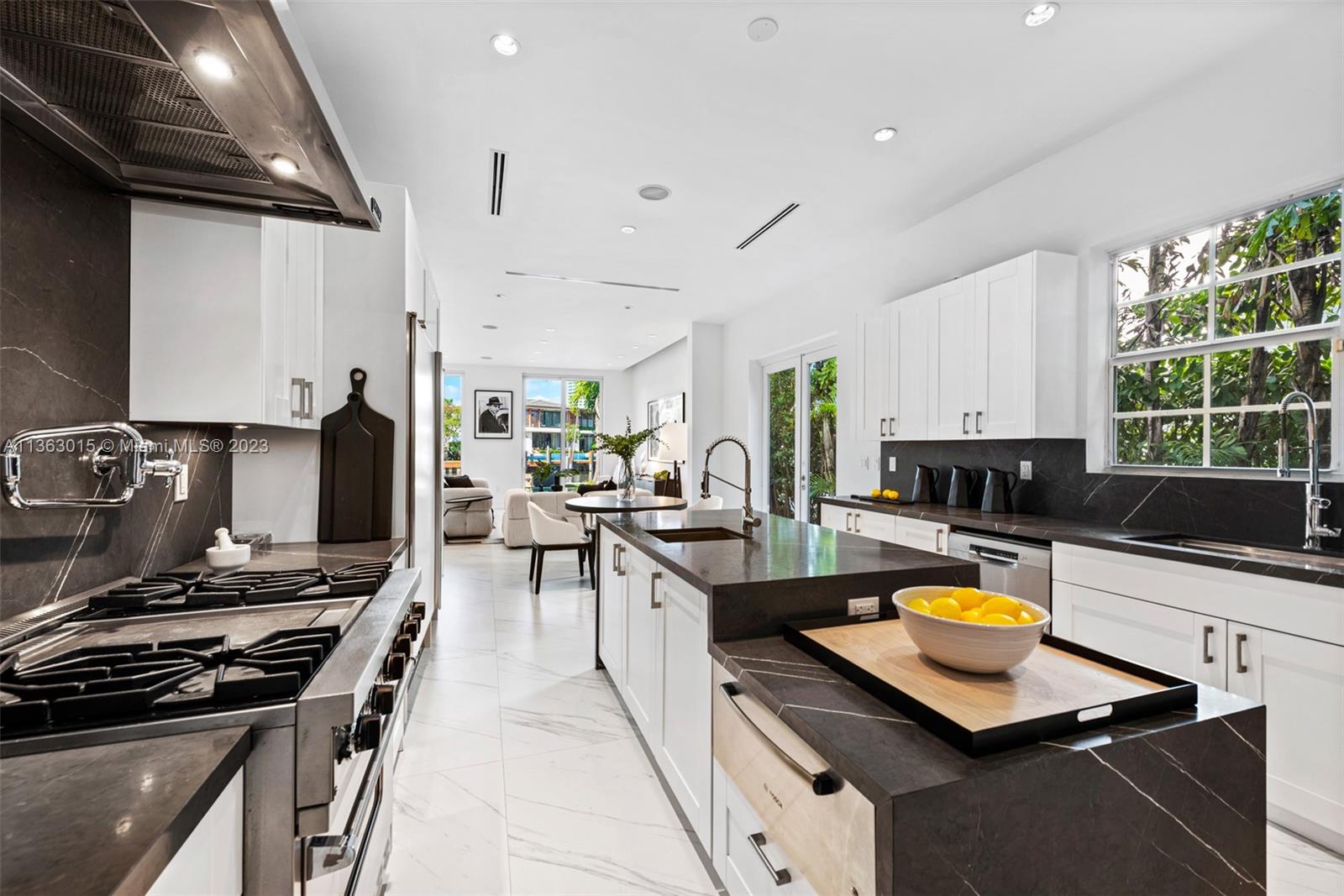 GOLDEN BEACH SEC D - Residential