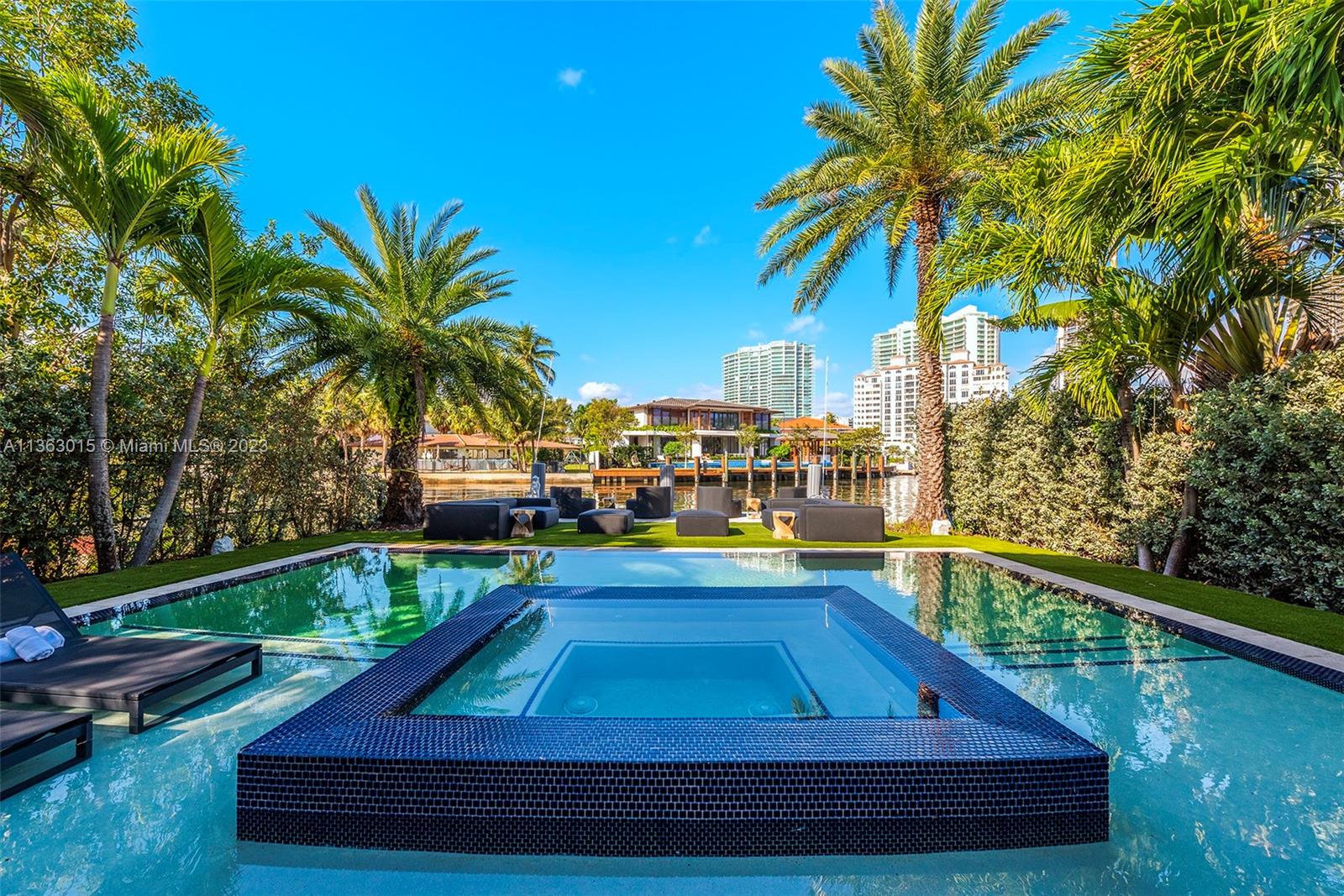 GOLDEN BEACH SEC D - Residential