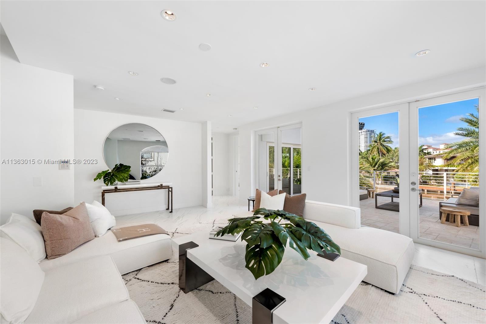 GOLDEN BEACH SEC D - Residential