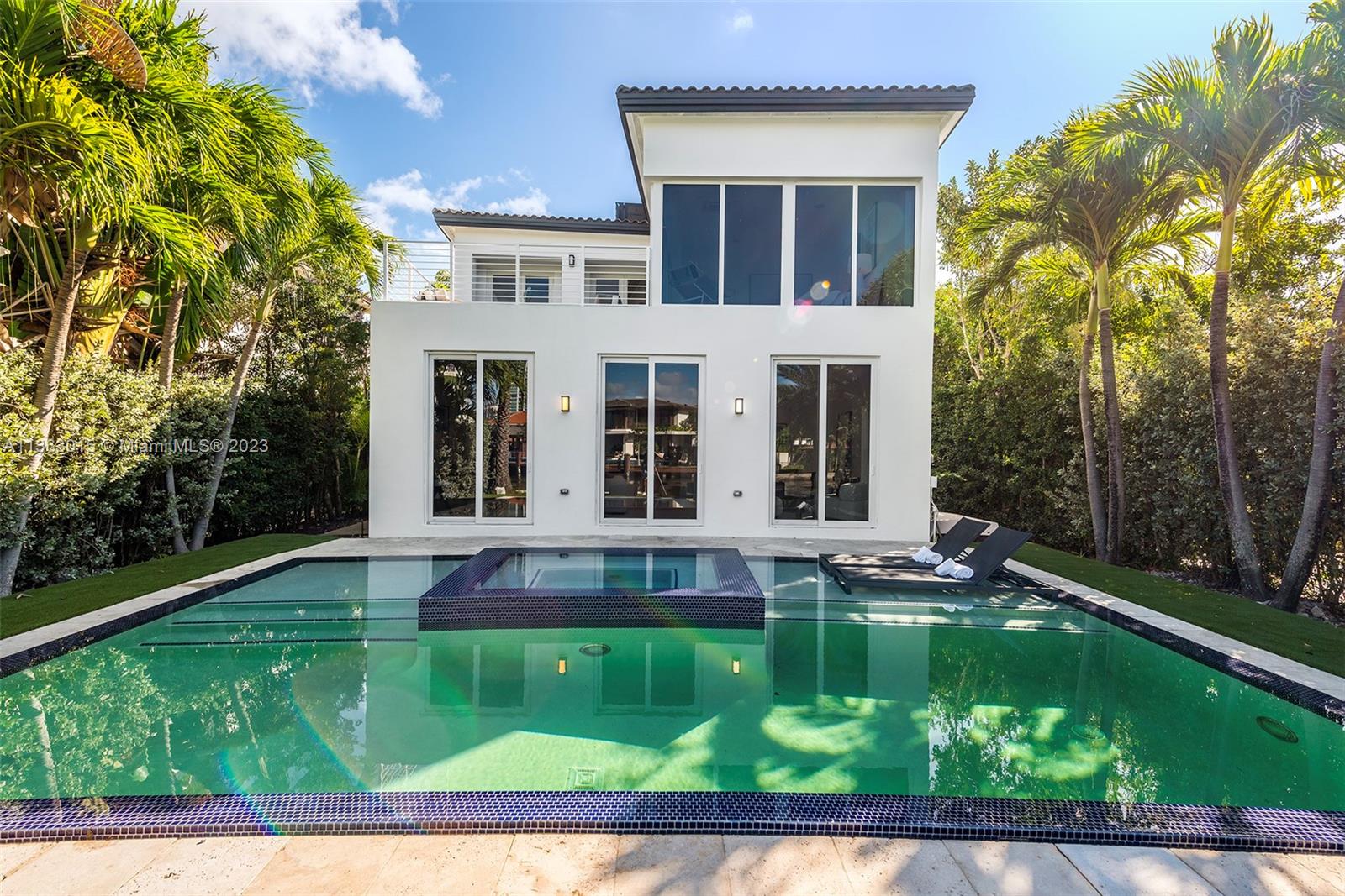 GOLDEN BEACH SEC D - Residential