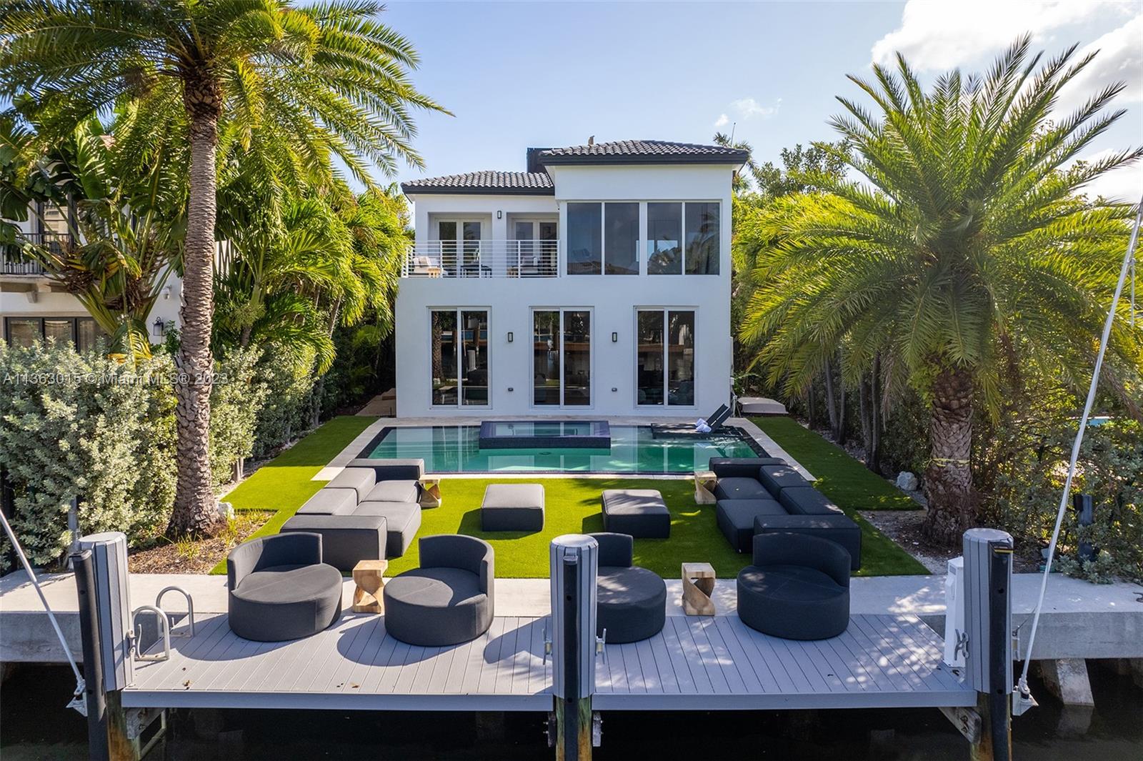 GOLDEN BEACH SEC D - Residential