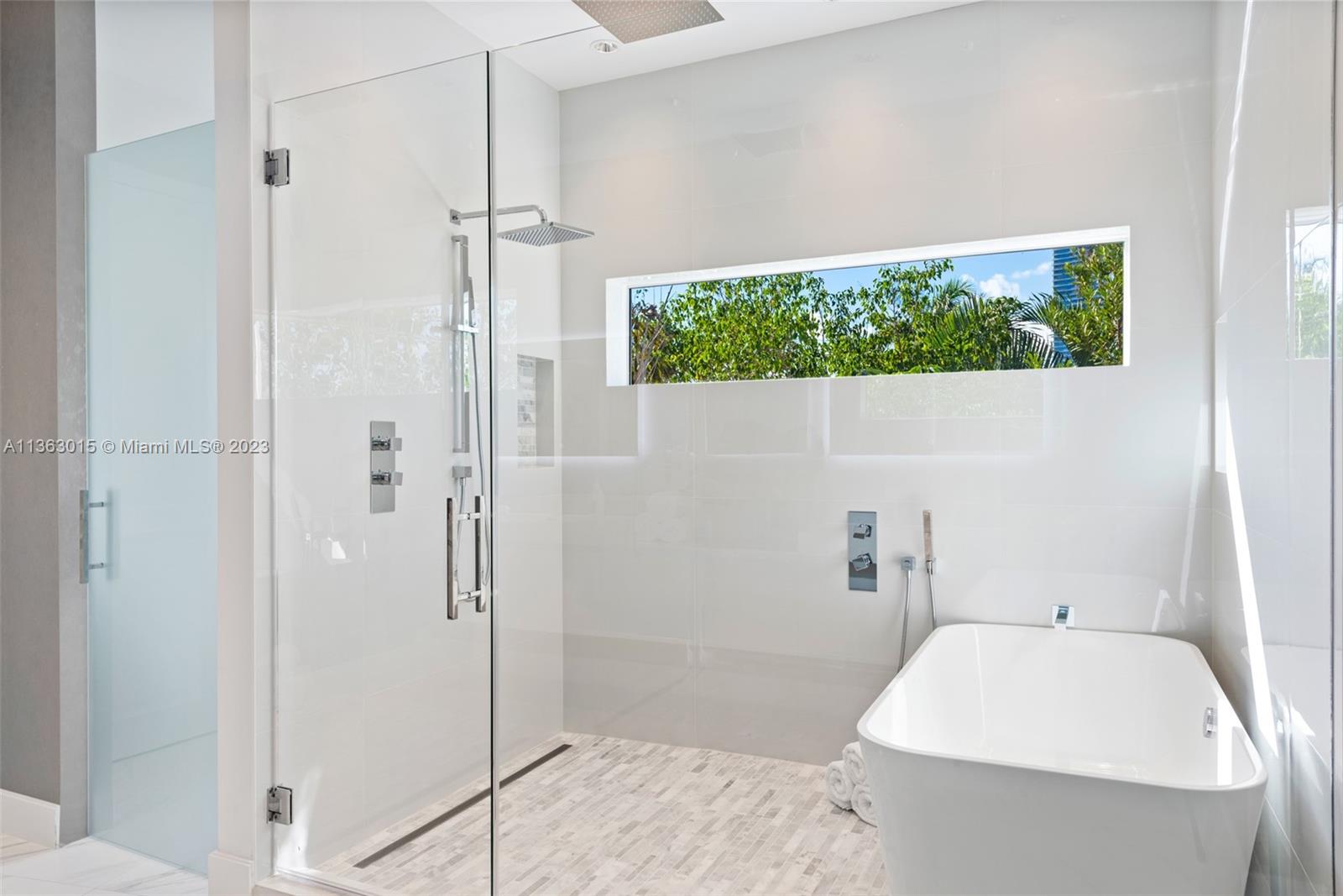 GOLDEN BEACH SEC D - Residential