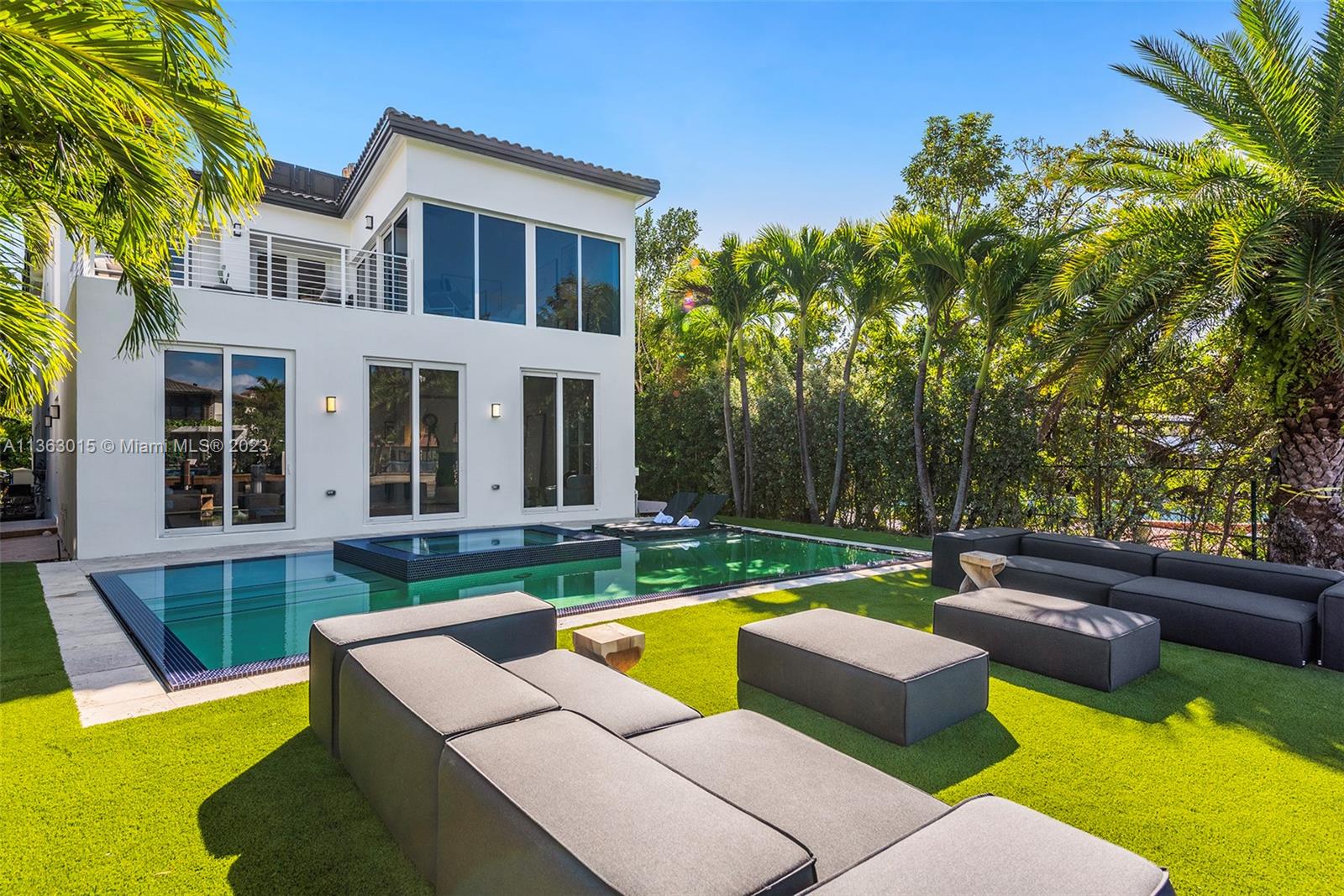 GOLDEN BEACH SEC D - Residential