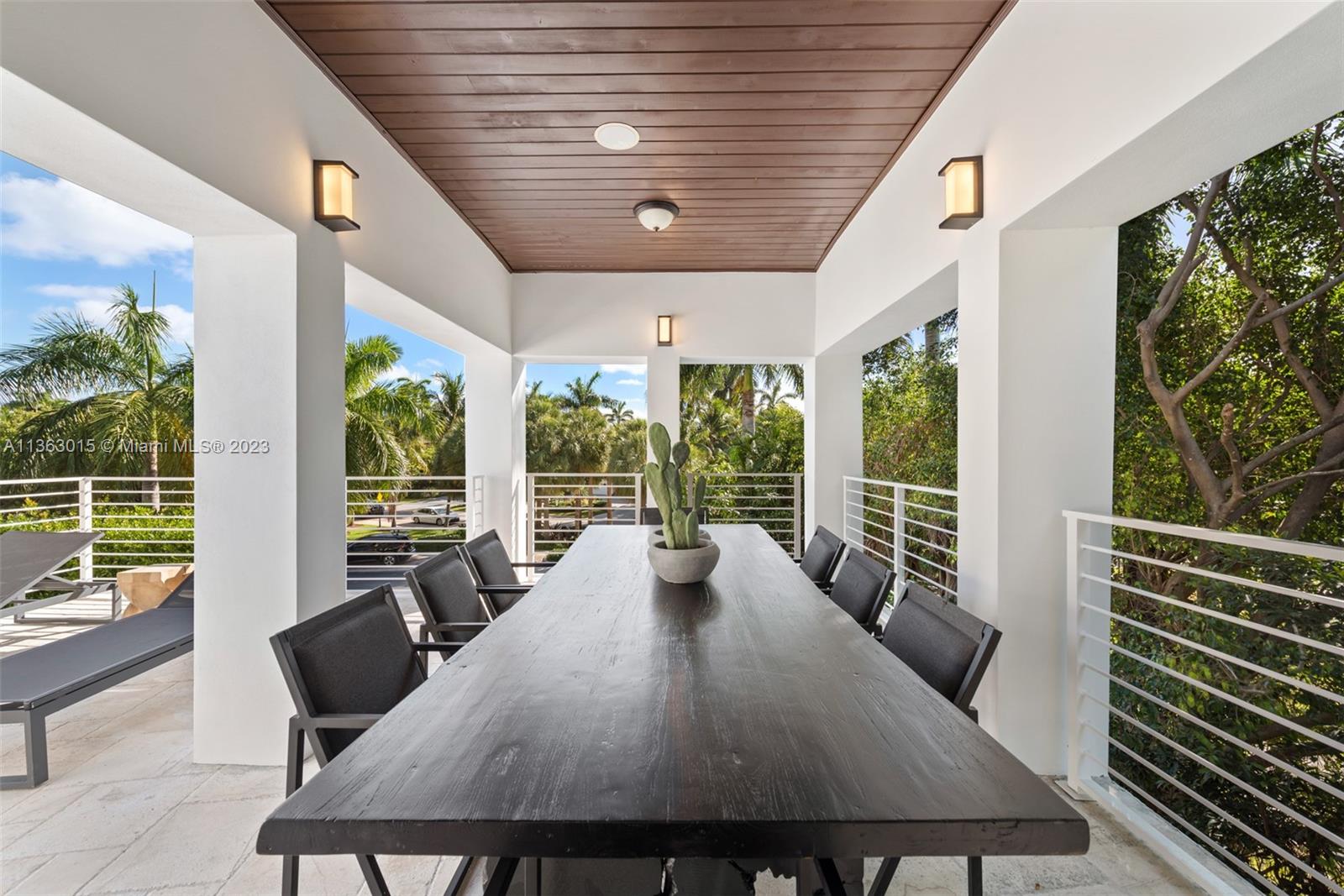 GOLDEN BEACH SEC D - Residential