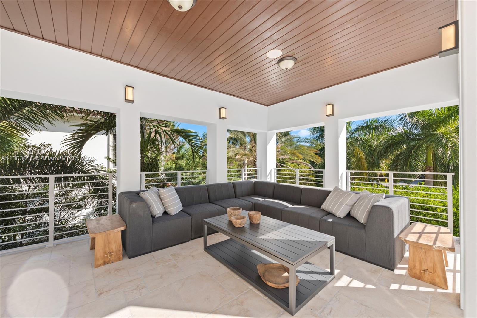 GOLDEN BEACH SEC D - Residential