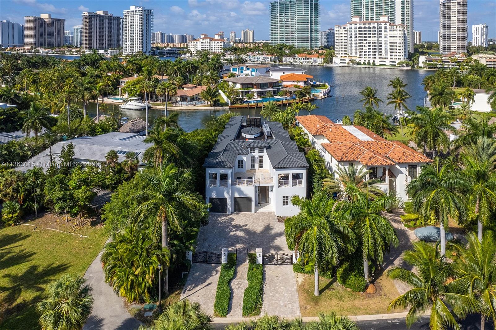 GOLDEN BEACH SEC D - Residential