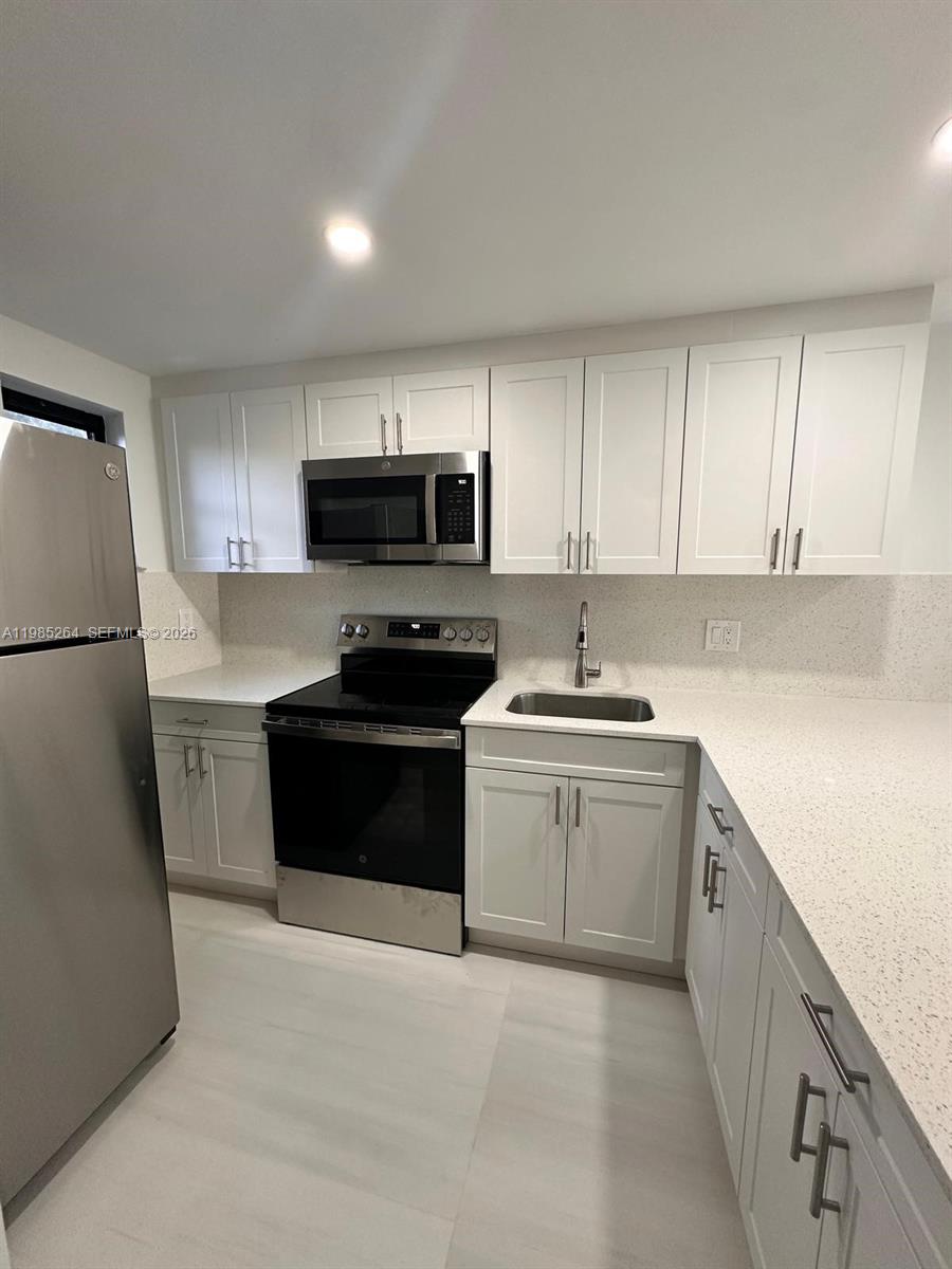 RIVER CLUB TOWNHOUSE COND - Residential Lease