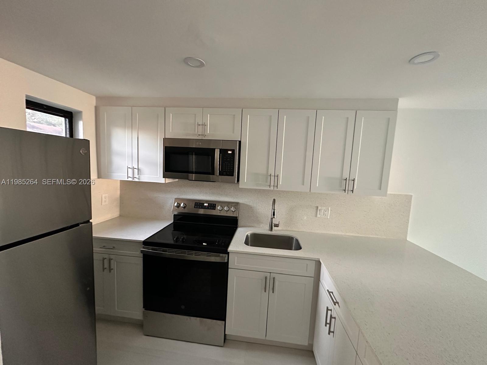 RIVER CLUB TOWNHOUSE COND - Residential Lease