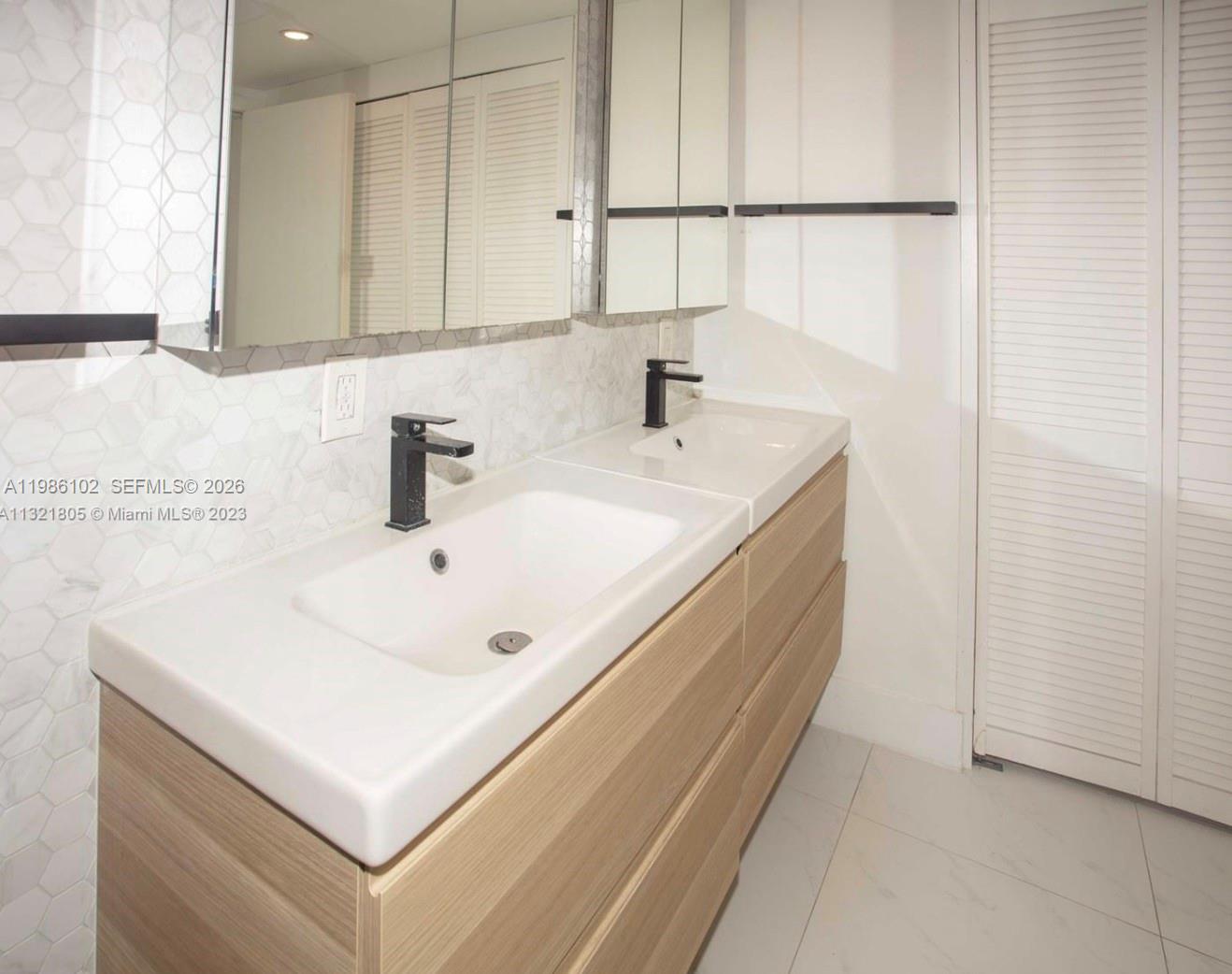 PARKVIEW POINT CONDO - Residential Lease