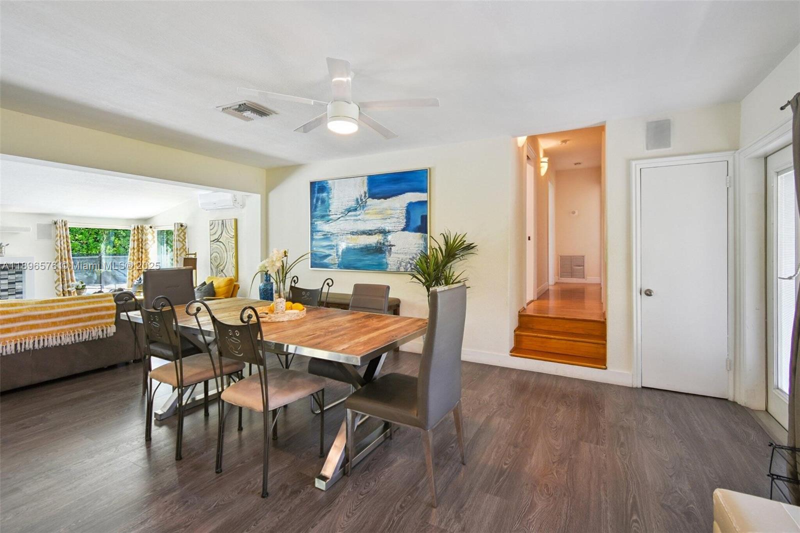 View photos, virtual tours, details... 942 SE 13th Ave