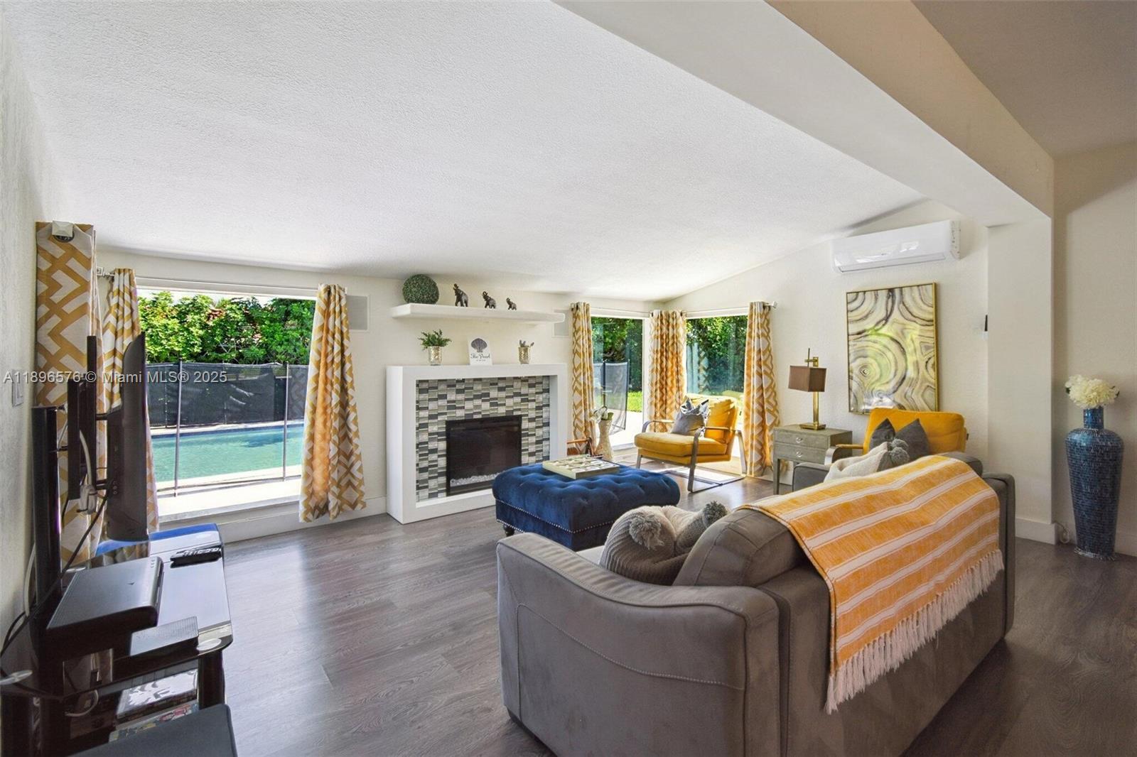 View photos, virtual tours, details... 942 SE 13th Ave