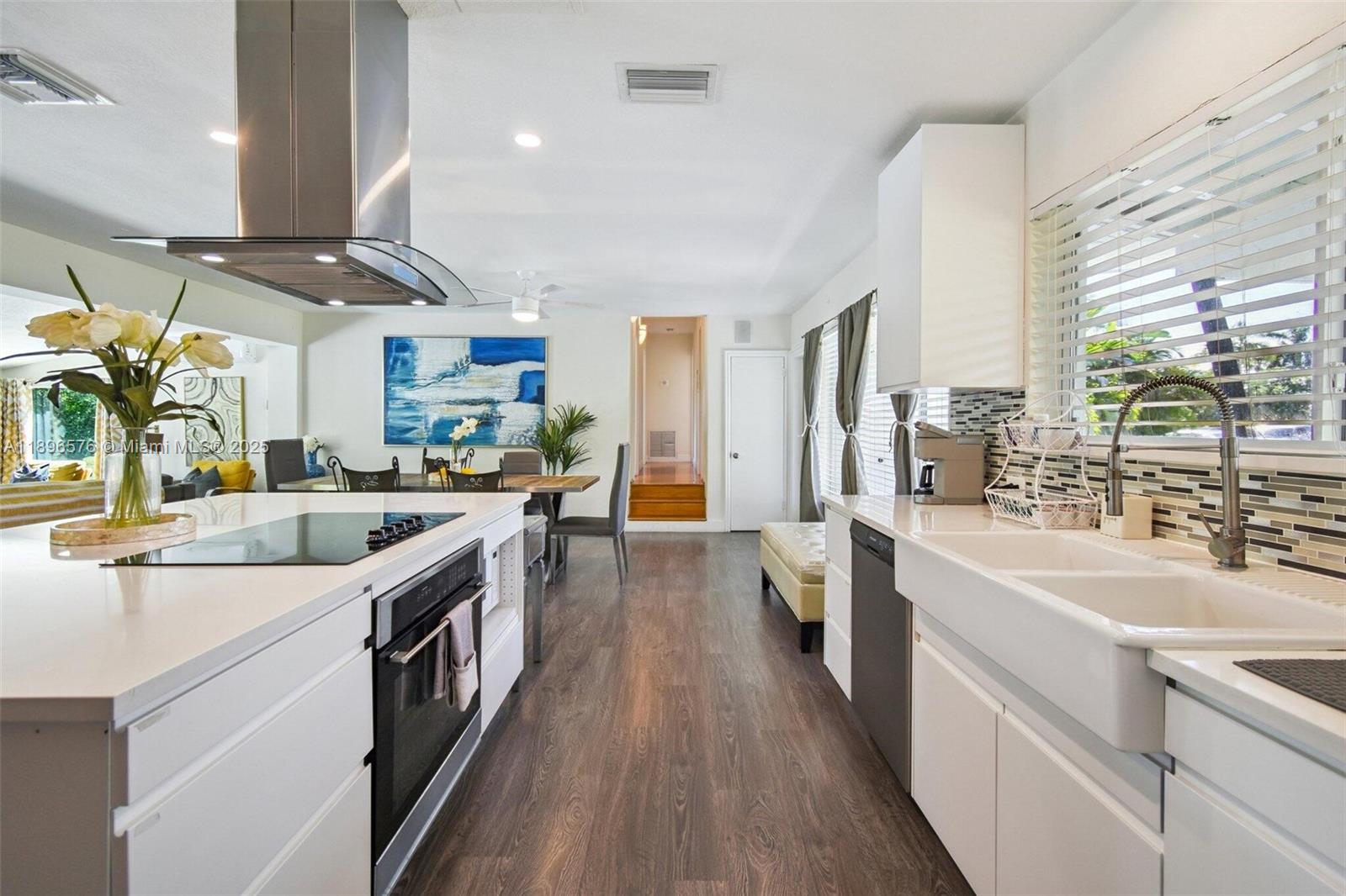 View photos, virtual tours, details... 942 SE 13th Ave