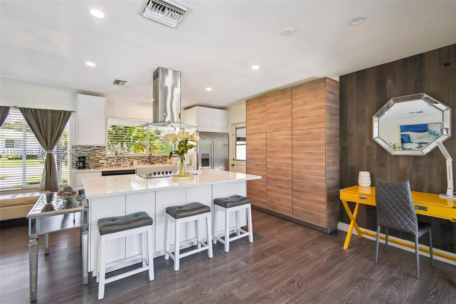 View photos, virtual tours, details... 942 SE 13th Ave