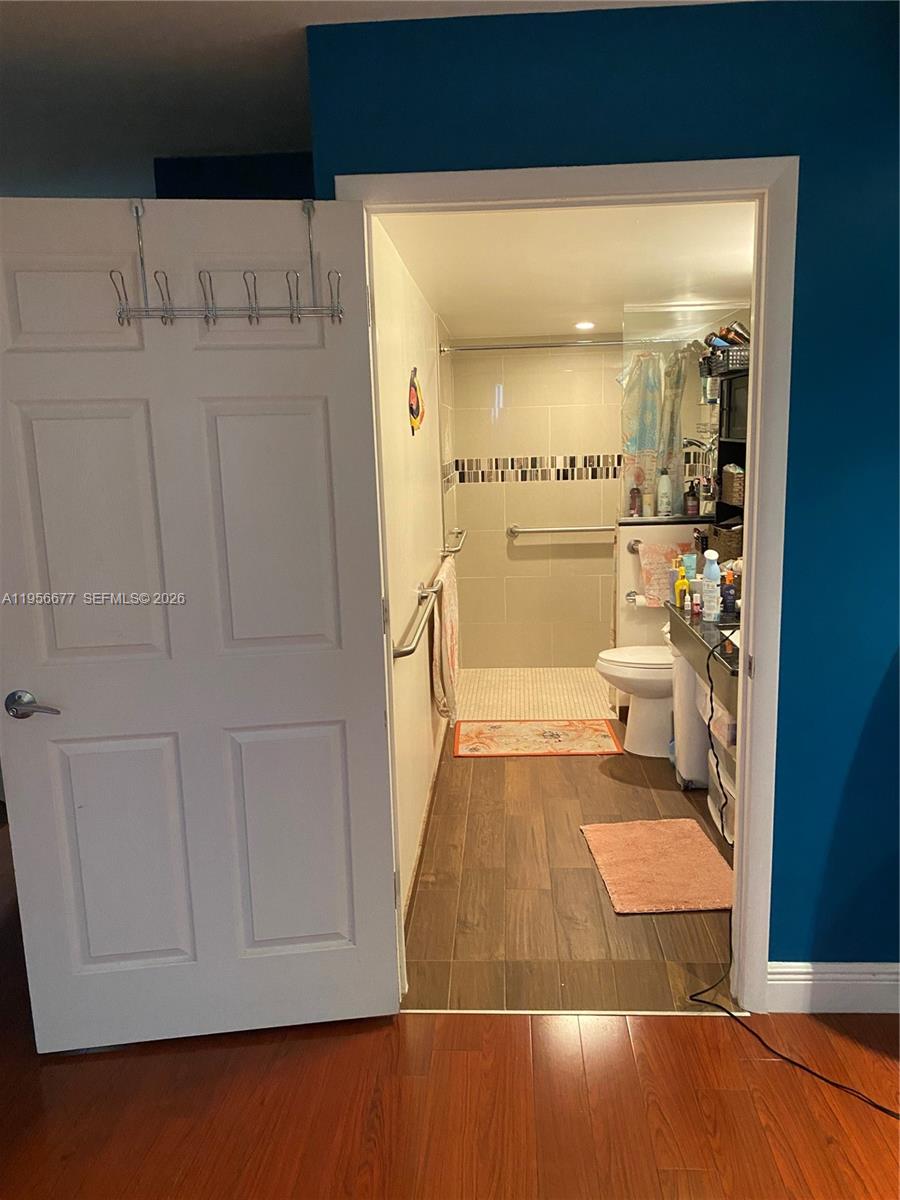 200 LESLIE CONDO - Residential