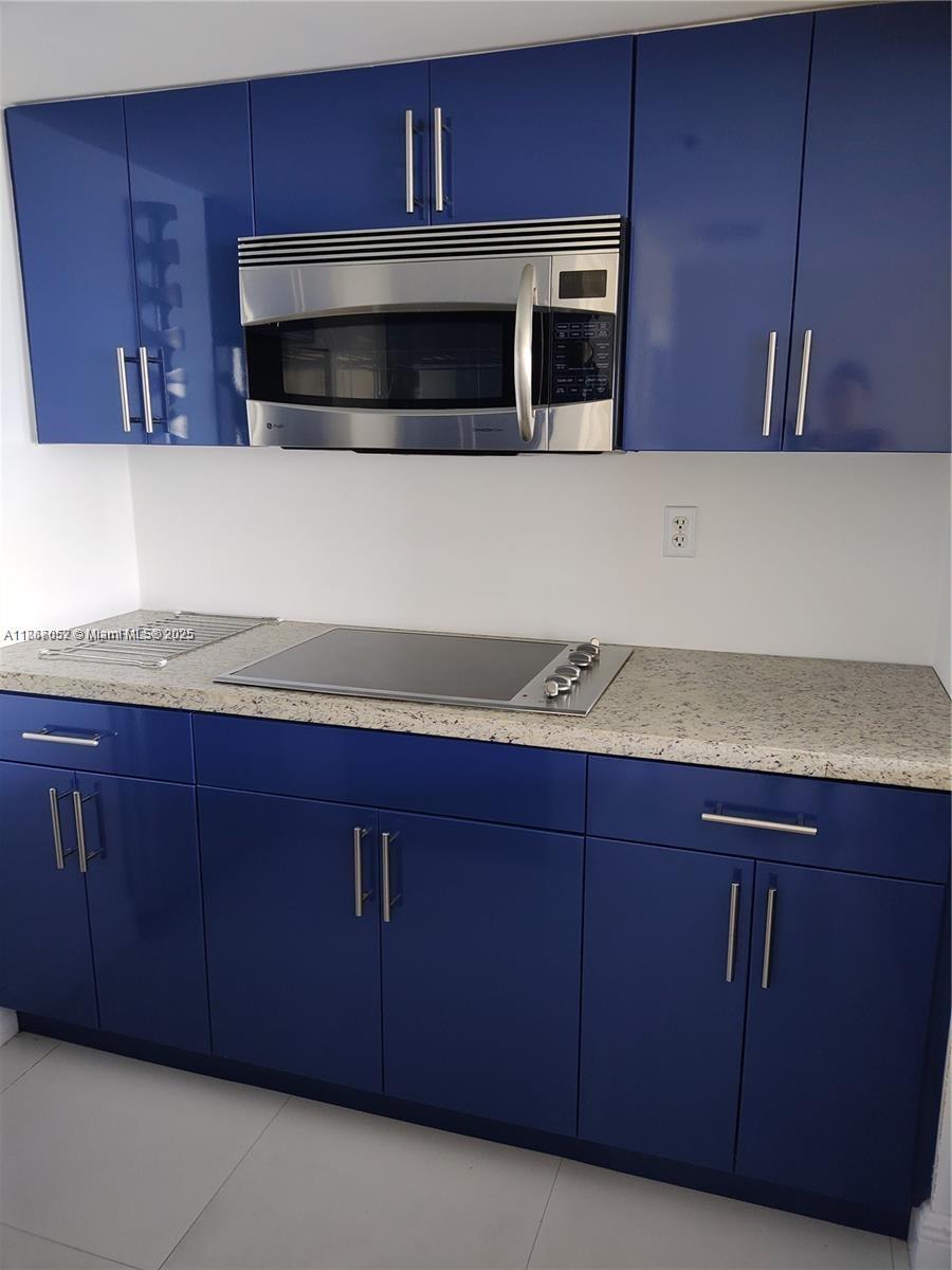 7601 E Treasure Dr 2018