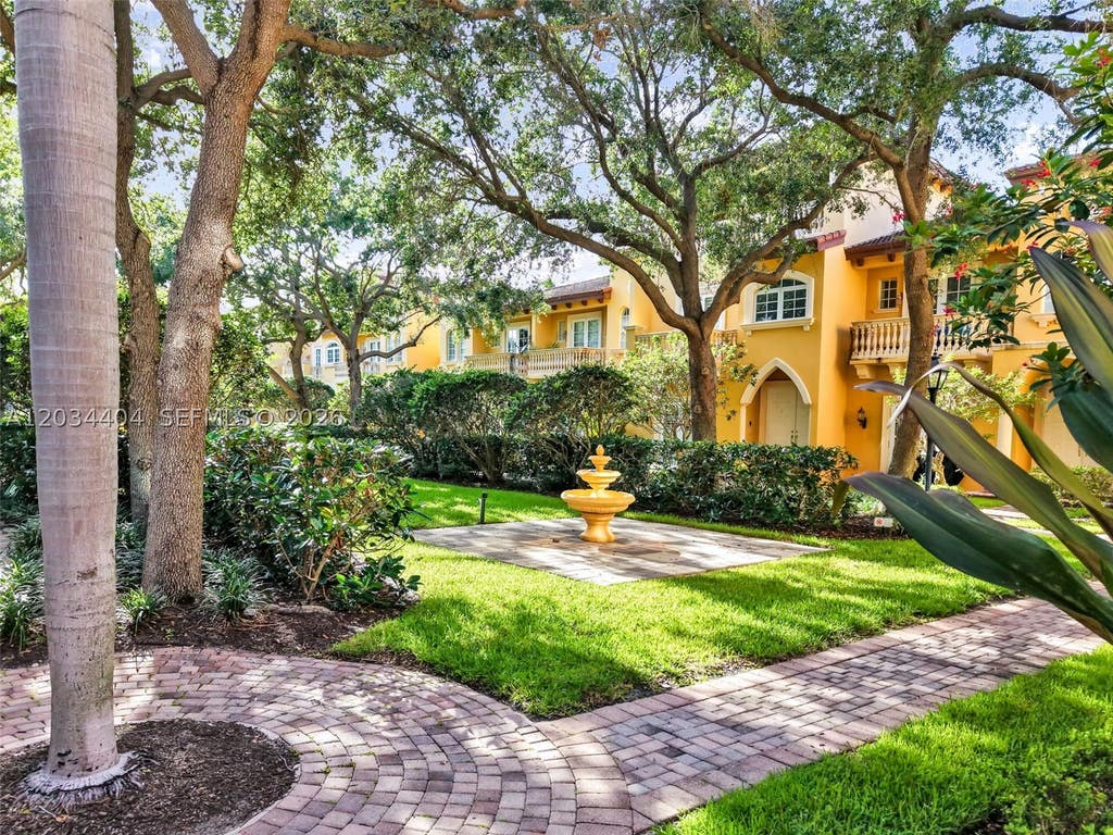 Photo of 425 NE 69th Cir, Boca Raton, FL 33487 (MLS # A12034404)