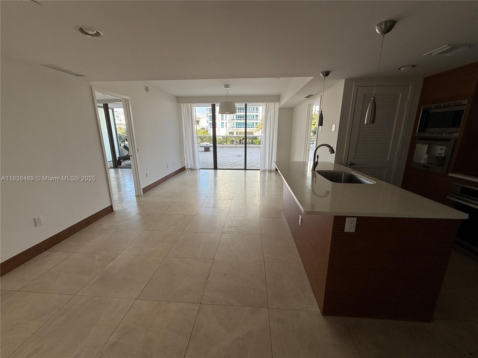 5875 Collins Ave 505