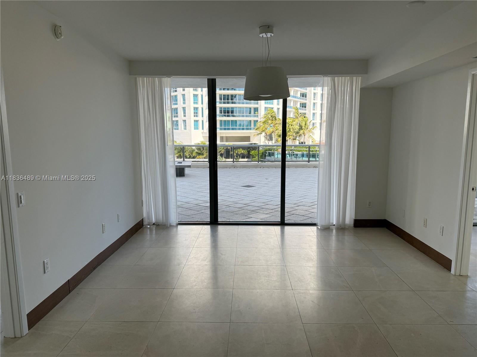 5875 Collins Ave 505