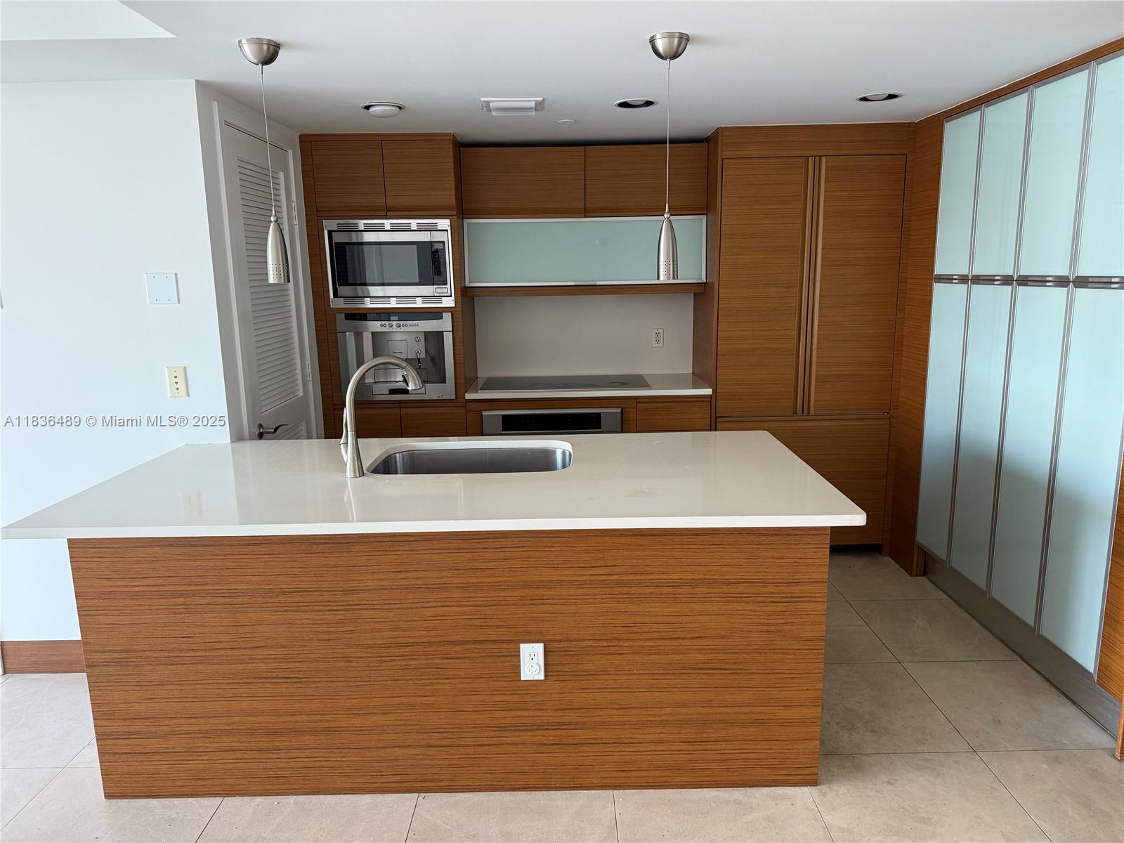 5875 Collins Ave 505