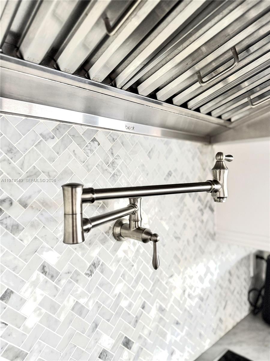 SECTOR 6 - Residential Lease