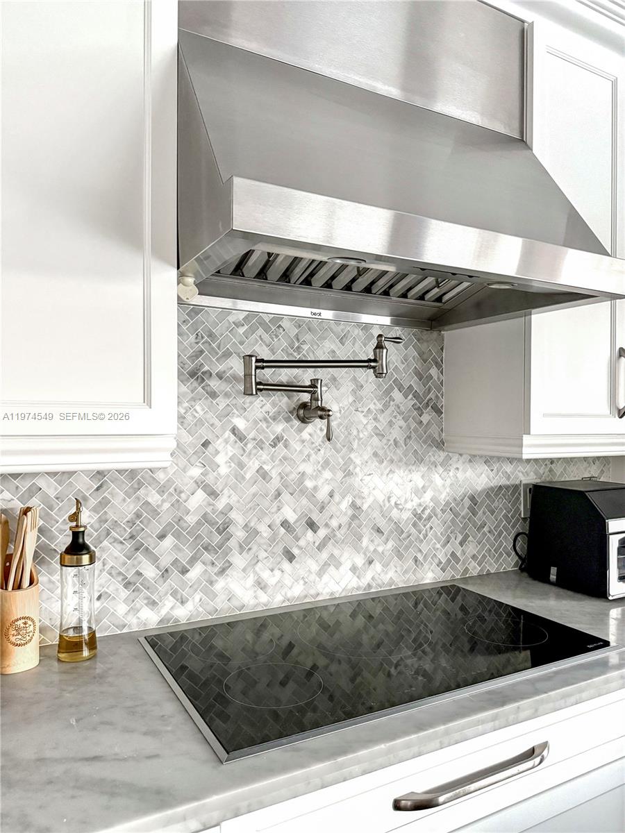 SECTOR 6 - Residential Lease