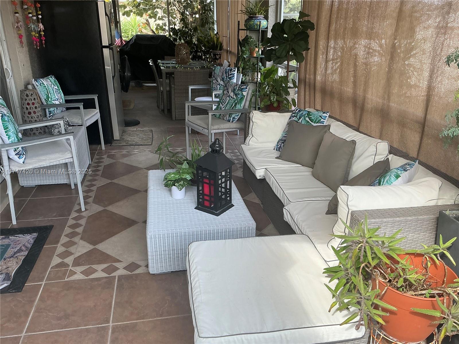 MIRROR LAKES - Residential