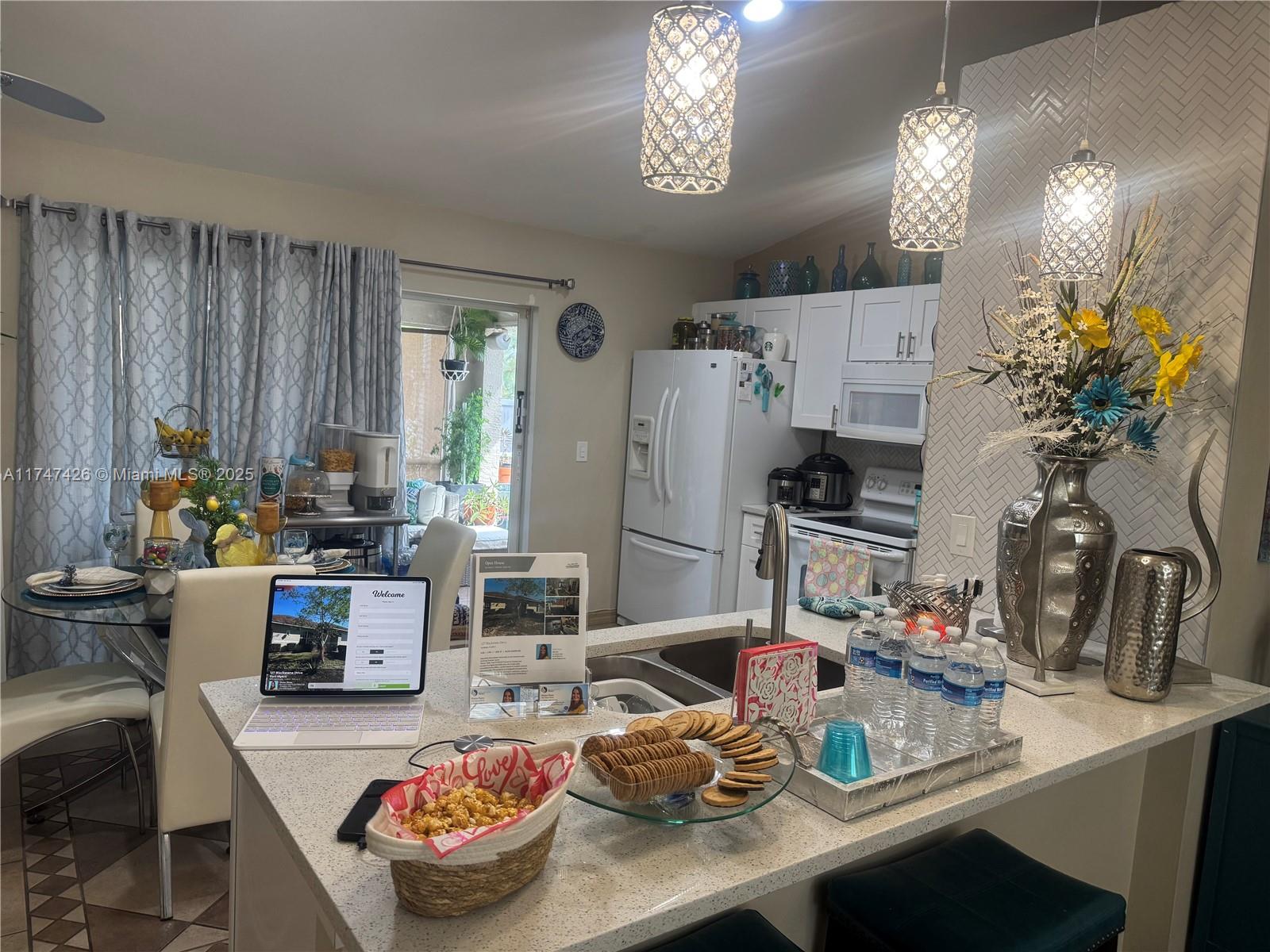 MIRROR LAKES - Residential