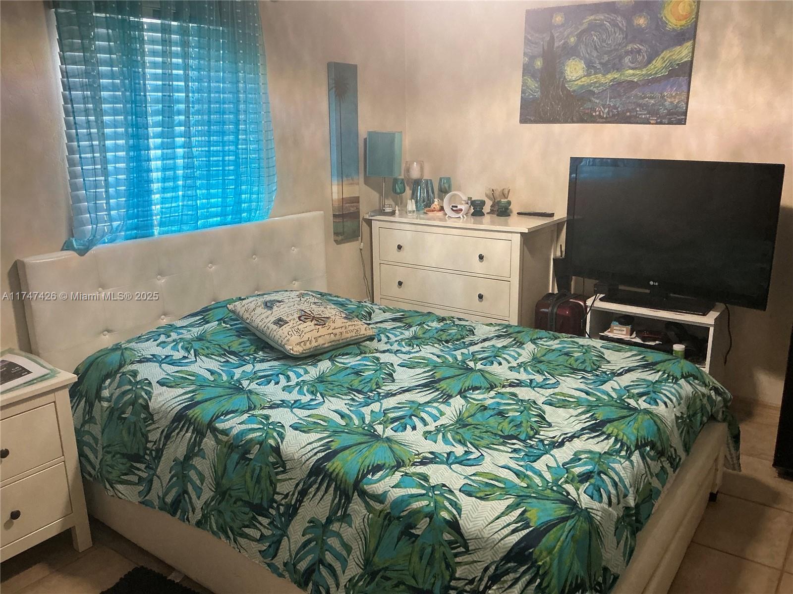 MIRROR LAKES - Residential