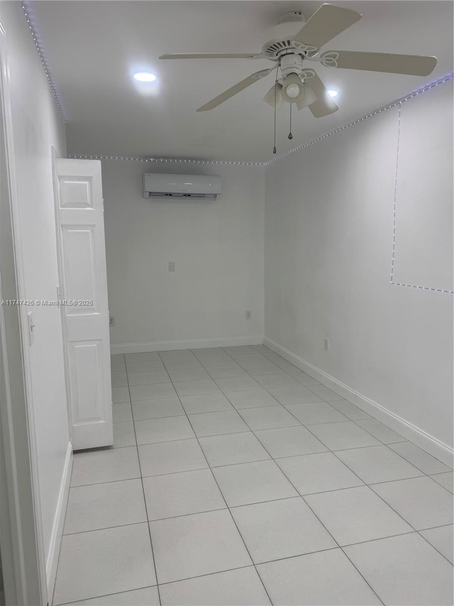 MIRROR LAKES - Residential